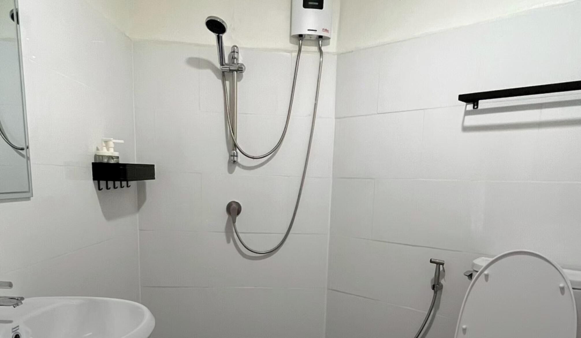 Studio, 1 King Bed with Sofa bed, Non Smoking, City View | Bathroom | Shower, free toiletries, towels, soap