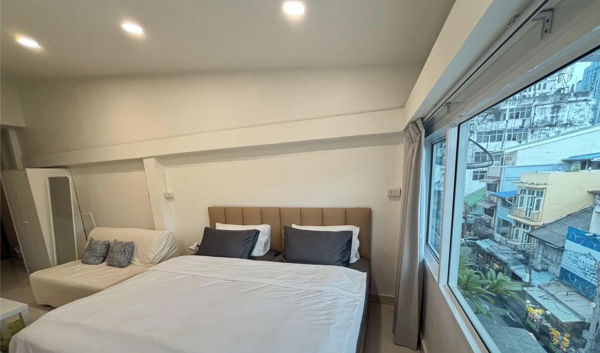 Twin Room, City View | Desk, laptop workspace, free WiFi
