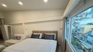 Twin Room, City View | Desk, laptop workspace, free WiFi