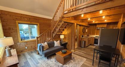 Charming Alaskan cabin in the heart of Homer -perfect for a relaxing getaway!