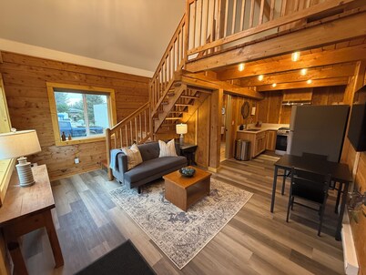 Charming Alaskan cabin in the heart of Homer -perfect for a relaxing getaway!
