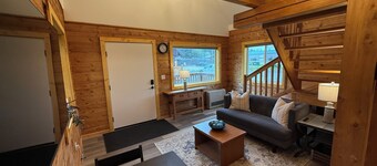 Charming Alaskan cabin in the heart of Homer -perfect for a relaxing getaway!
