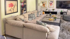 Smart TV, fireplace