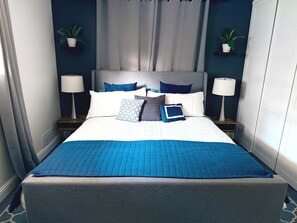Room - Welcome to The Royal Ranch: Your Ultimate Retreat in Central Dallas! (Dallas)