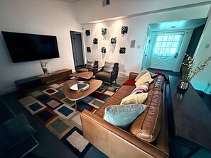 Living area - Welcome to The Royal Ranch: Your Ultimate Retreat in Central Dallas! (Dallas)