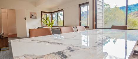 Comfort House, Lake View | Dining