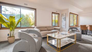 Comfort House, Lake View | Living area