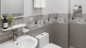 Premium Room, Balcony, City View | Bathroom