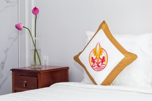 Desk, free WiFi - The Rice Hotel&Tour - 39 Nguyen Trai No4 (Thanh pho Ho Chi Minh)