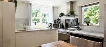 Belle grande maison avec sauna, jeux et jardin