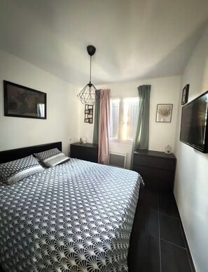 Room - Vrbo Property (Arles)