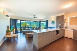 Ảnh chưa phân loại, 4 trong số 18 ảnh, nút