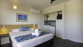 Classic Apartment, Balcony, Sea View | Iron/ironing board, WiFi (free), bed sheets