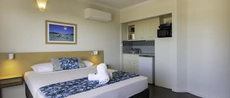Classic Apartment, Balcony, Sea View | Iron/ironing board, WiFi (free), bed sheets