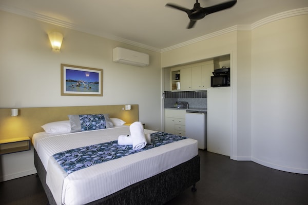 Coral Sea Vista Apartments - Airlie Beach
