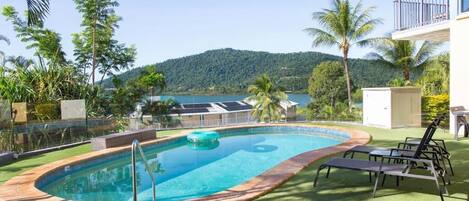 Classic-Apartment, 3 Schlafzimmer, Balkon, Meerblick | Pool