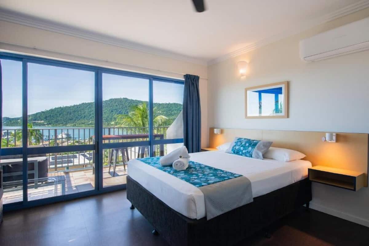 Classic-Apartment, 3 Schlafzimmer, Balkon, Meerblick | Bügeleisen/Bügelbrett, kostenloses WLAN, Bettwäsche
