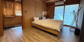 Villa, balcon, vue sur le jardin | Couette en duvet, accès au Wi-Fi (inclus), literie fournie