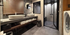 Villa, balcon, vue sur le jardin | Salle de bain