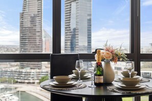 Dining - Docklands Marina Waterfront Luxury with 180° Views Pool, Gym & Carpark (Docklands)