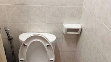 Apartment, Balcony, City View | Bathroom | Shower, towels, soap, shampoo