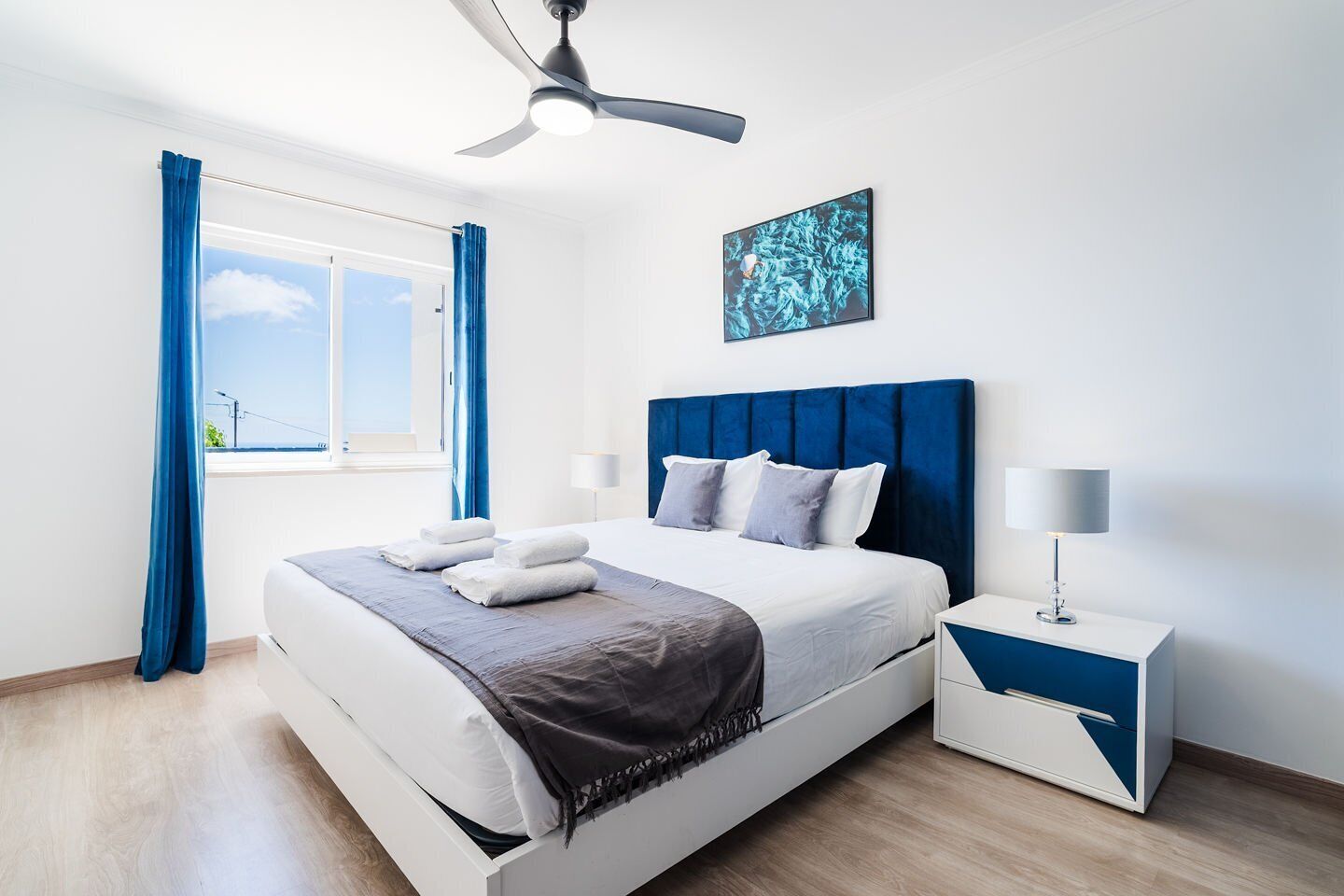 2 bedrooms, desk, iron/ironing board, internet