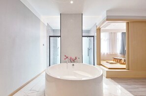 Suite | Bathroom | Free toiletries, hair dryer, slippers, towels - XiLai Hotel Mingzhu Square (He Fei)