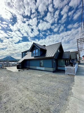 Exterior - Oceanfront 1922 Charmer Meets Unbeatable Location In Ketchikan (Ketchikan)