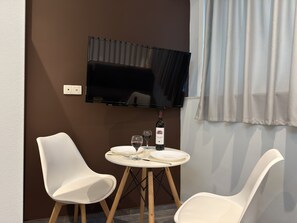 Dining - SmartLiving Central Apt 5 (Thessaloniki)