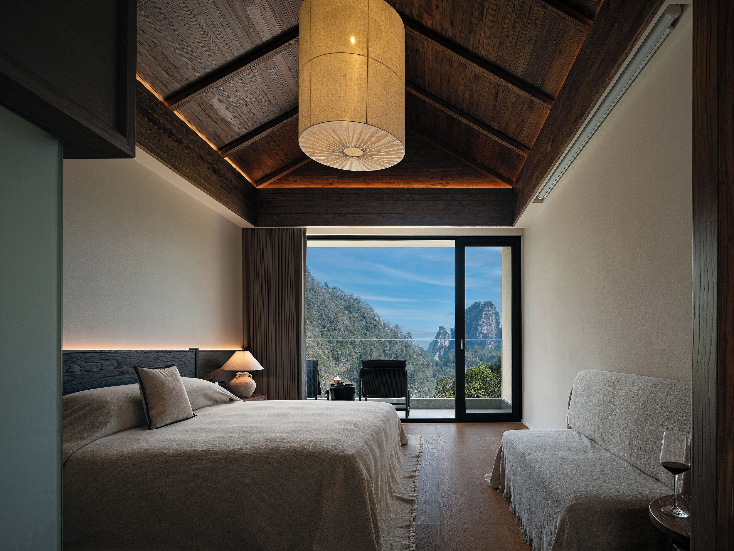 Luxury Suite | Laptop workspace, free WiFi