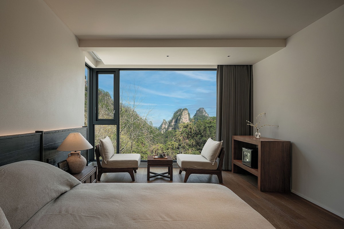 Family Quadruple Room | Laptop workspace, free WiFi