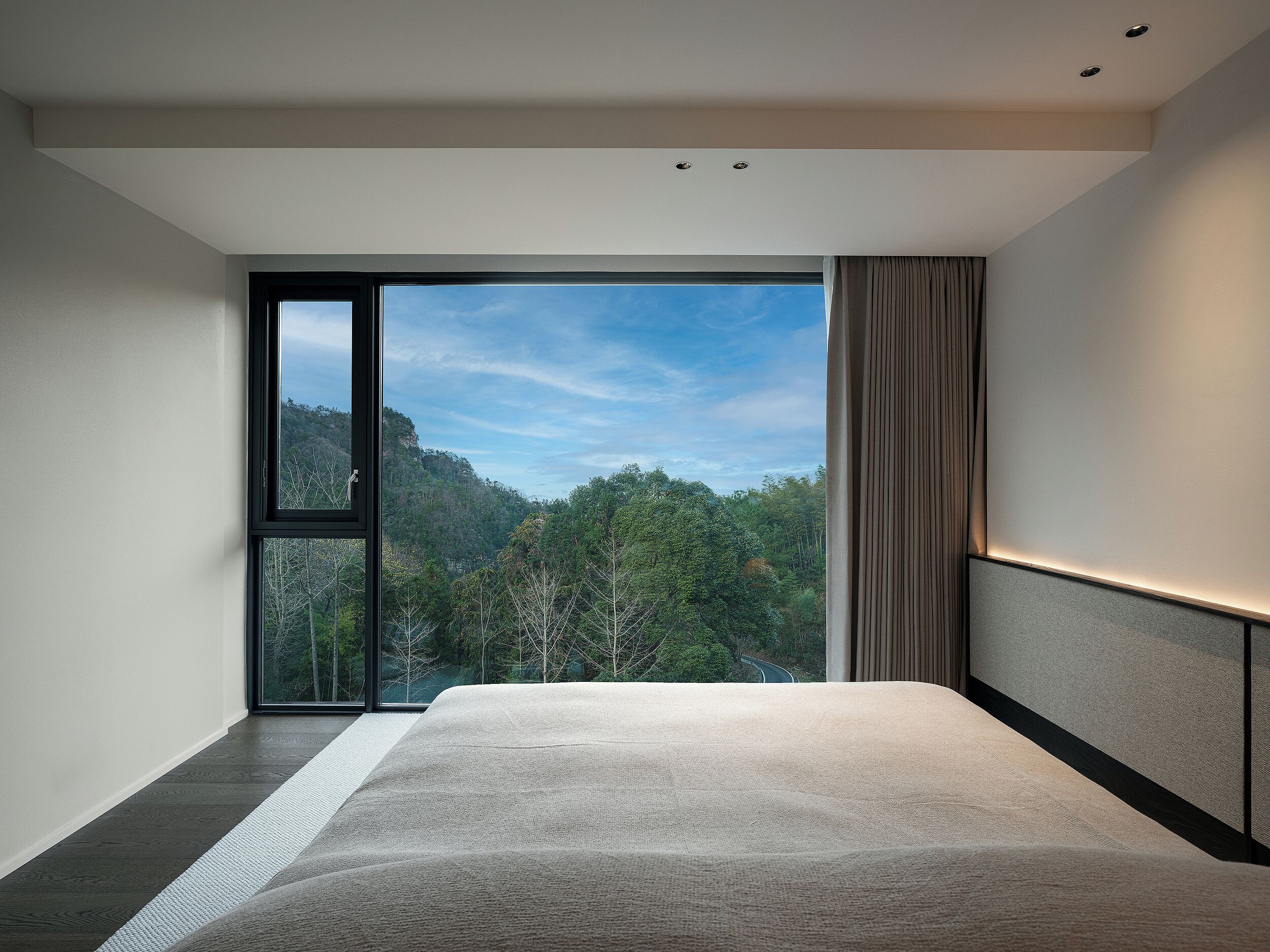 Superior Suite | Laptop workspace, free WiFi