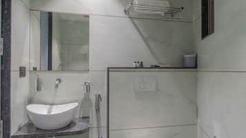 Toallas, jabón, shampoo, papel higiénico
