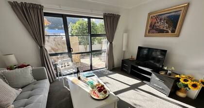 *Quiet, Cozy & Family-Friendly | Pool, Gym, Shops & Transport Nearby