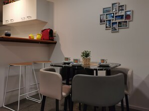 Dining - *Quiet, Cozy & Family-Friendly | Pool, Gym, Shops & Transport Nearby (Northshore)