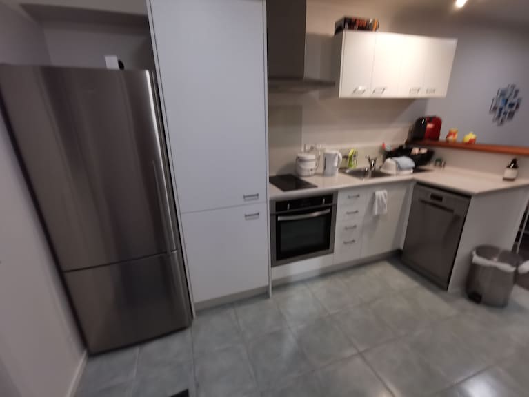 *Quiet, Cozy & Family-friendly | Pool, Gym, Shops & Transport Nearby - 奧克蘭