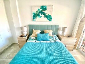 1 bedroom, iron/ironing board, free WiFi, bed sheets - Apartment in Cabo Roig, 300 meters from the beach (VC)