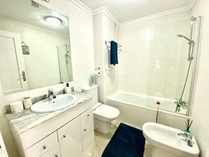 A bathroom with a sink, toilet, bathtub, and shower. - Apartment in Cabo Roig, 300 meters from the beach (VC)