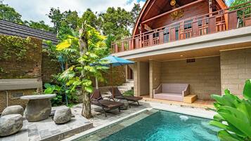 3 piscines intérieures
