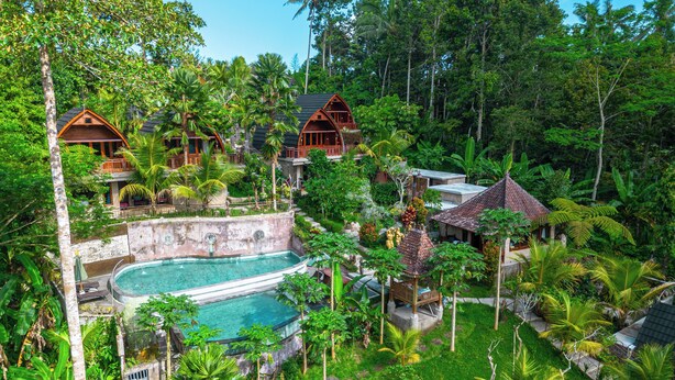 A tropical resort with a swimming pool, wooden cabins, and lush greenery. - Pada Wareg Villas, Ubud by Sidhi Hospitality Experiences (Gianyar)