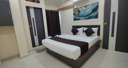 HAPPY HOTEL
