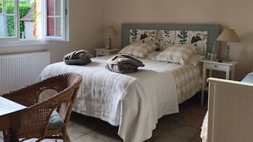 1 chambre, fer et planche à repasser, Wi-Fi, draps fournis
