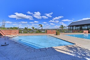 Pool - Lovely 1-bedroom apartment in Midrand perfect for your gateaway (Midrand)