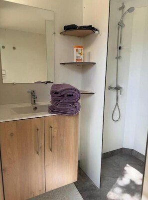 Bathroom - Vrbo Property (Cazats)