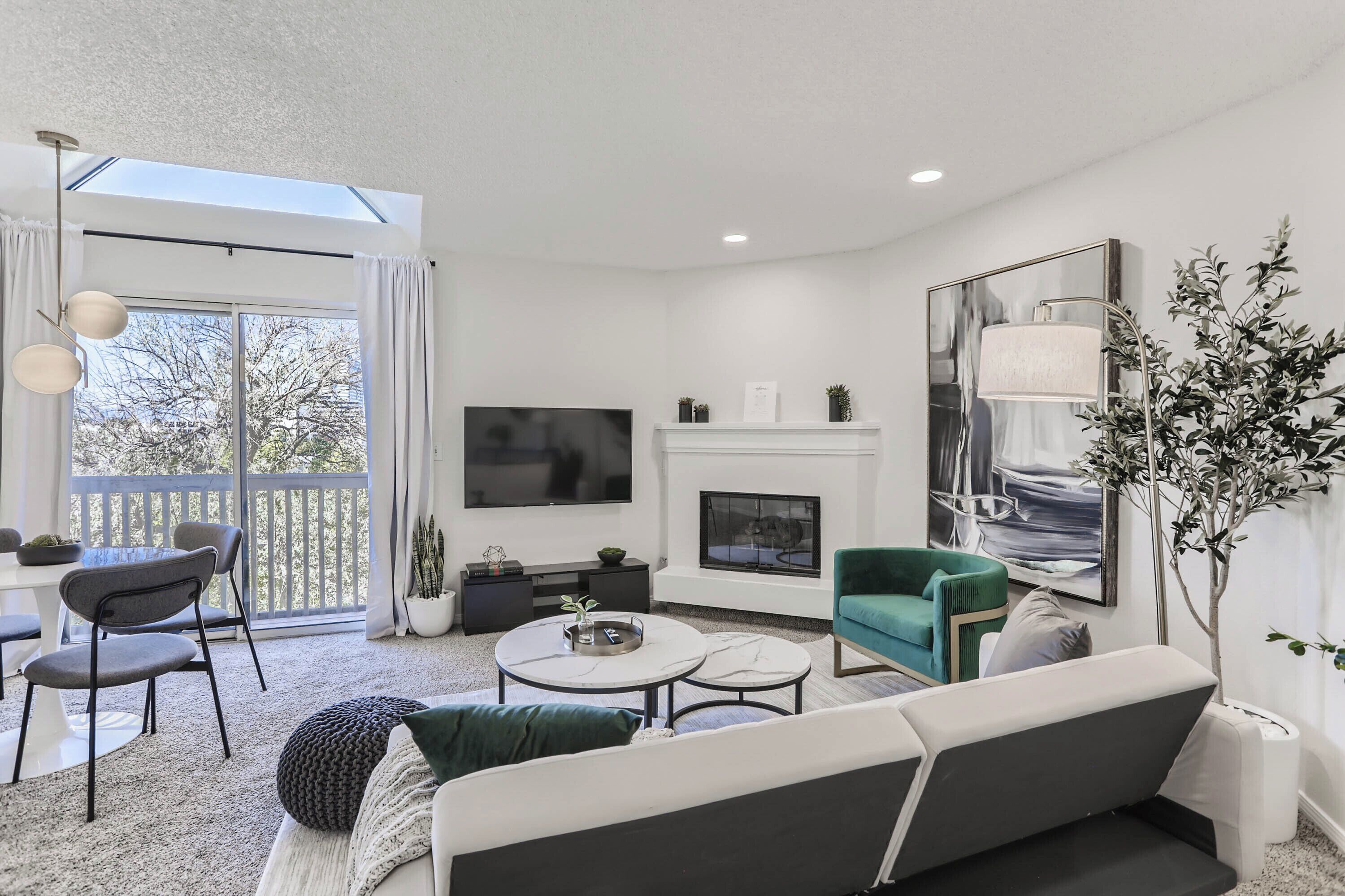 TV, fireplace