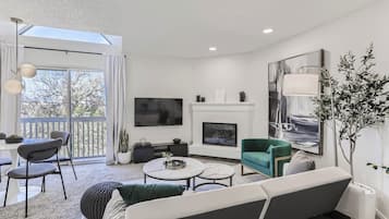 TV, fireplace