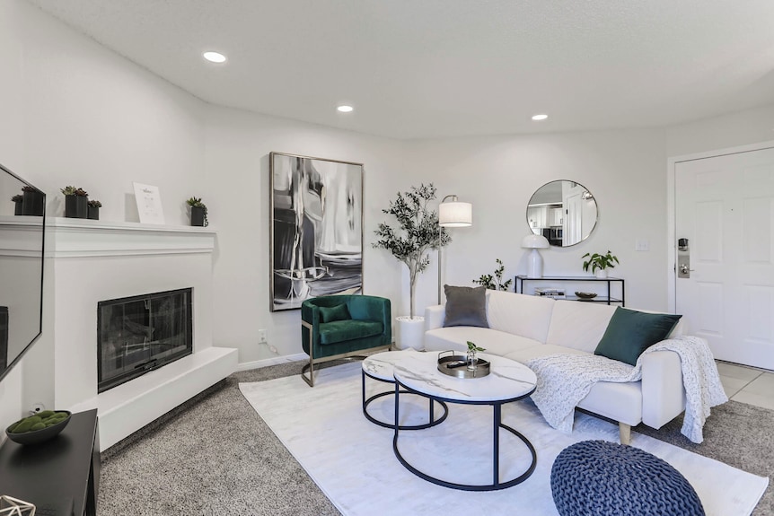 Bright Dtc 2br Condo With Pool & Fireplace - Parker, CO