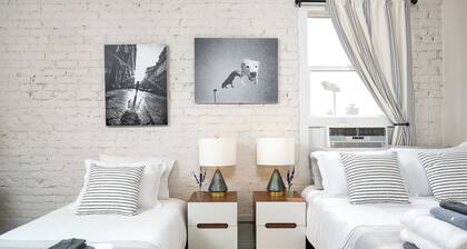 Enjoyable studio with AC in vibrant Los Angeles neighborhood