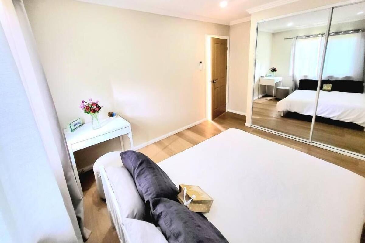 Double Room | Meja, seterika/papan seterika, Wi-fi percuma 