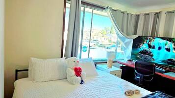 Economy Triple Room | Desk, iron/ironing board, free WiFi